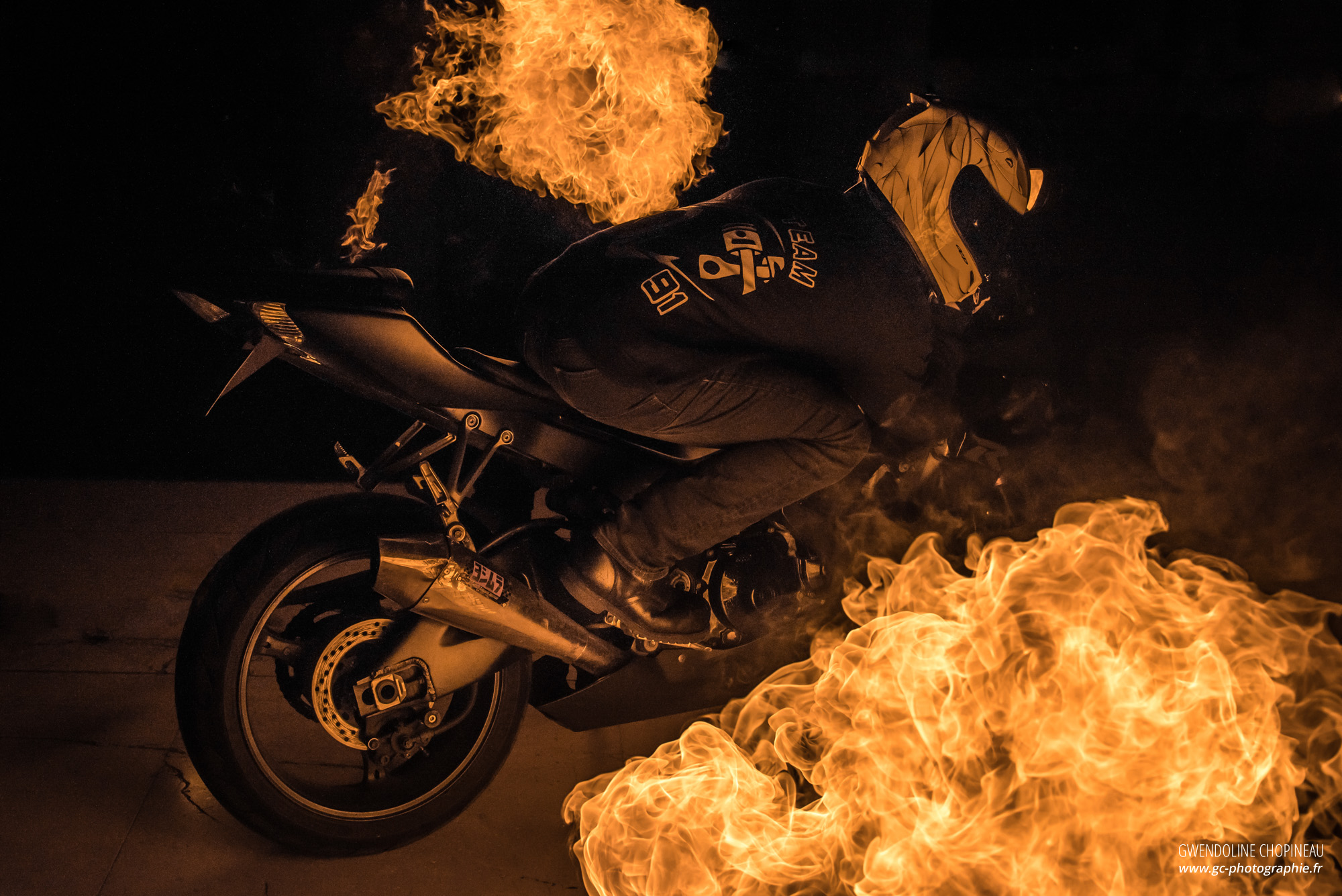 moto feu fond d'écran