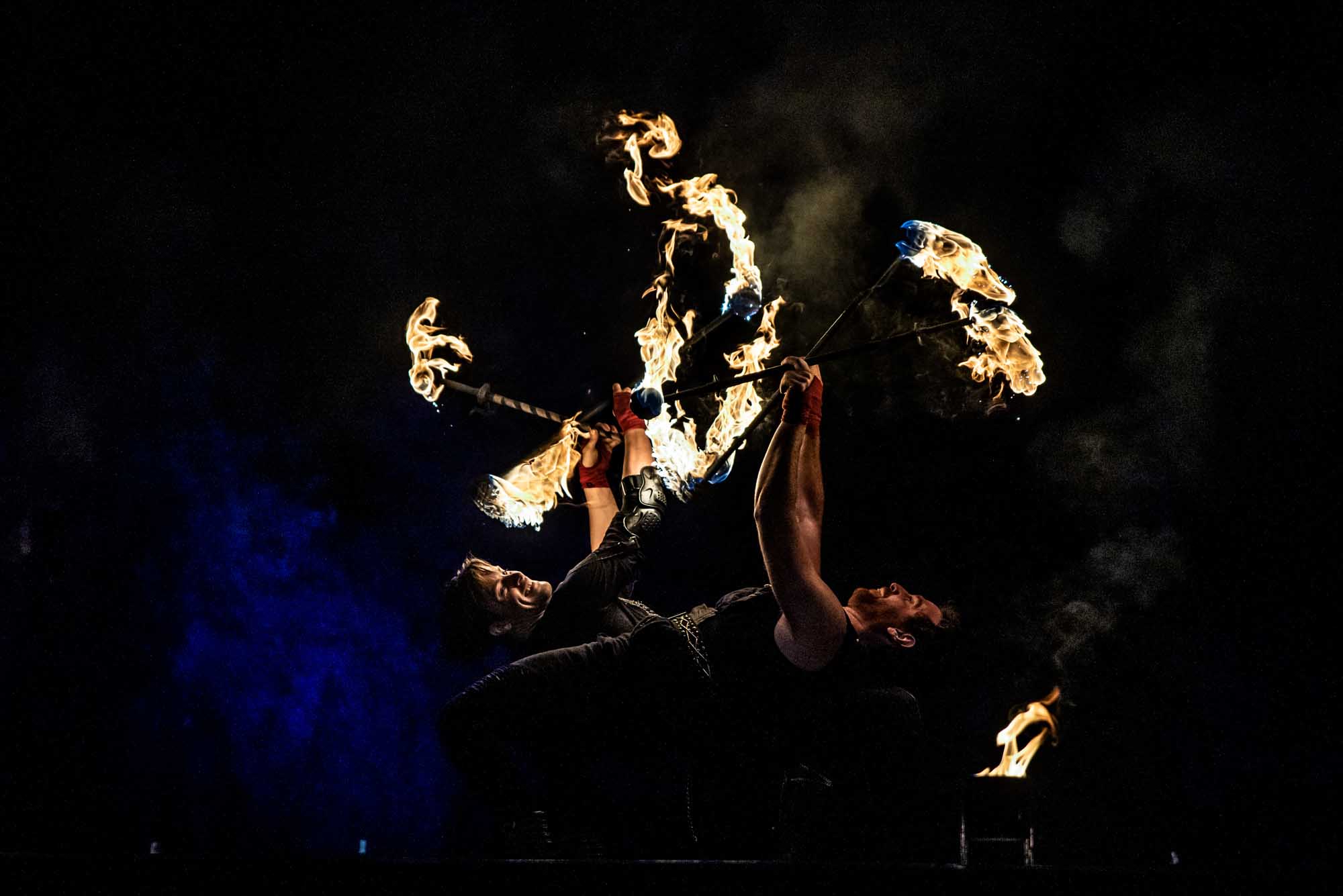 Supercho jongleurs de feu