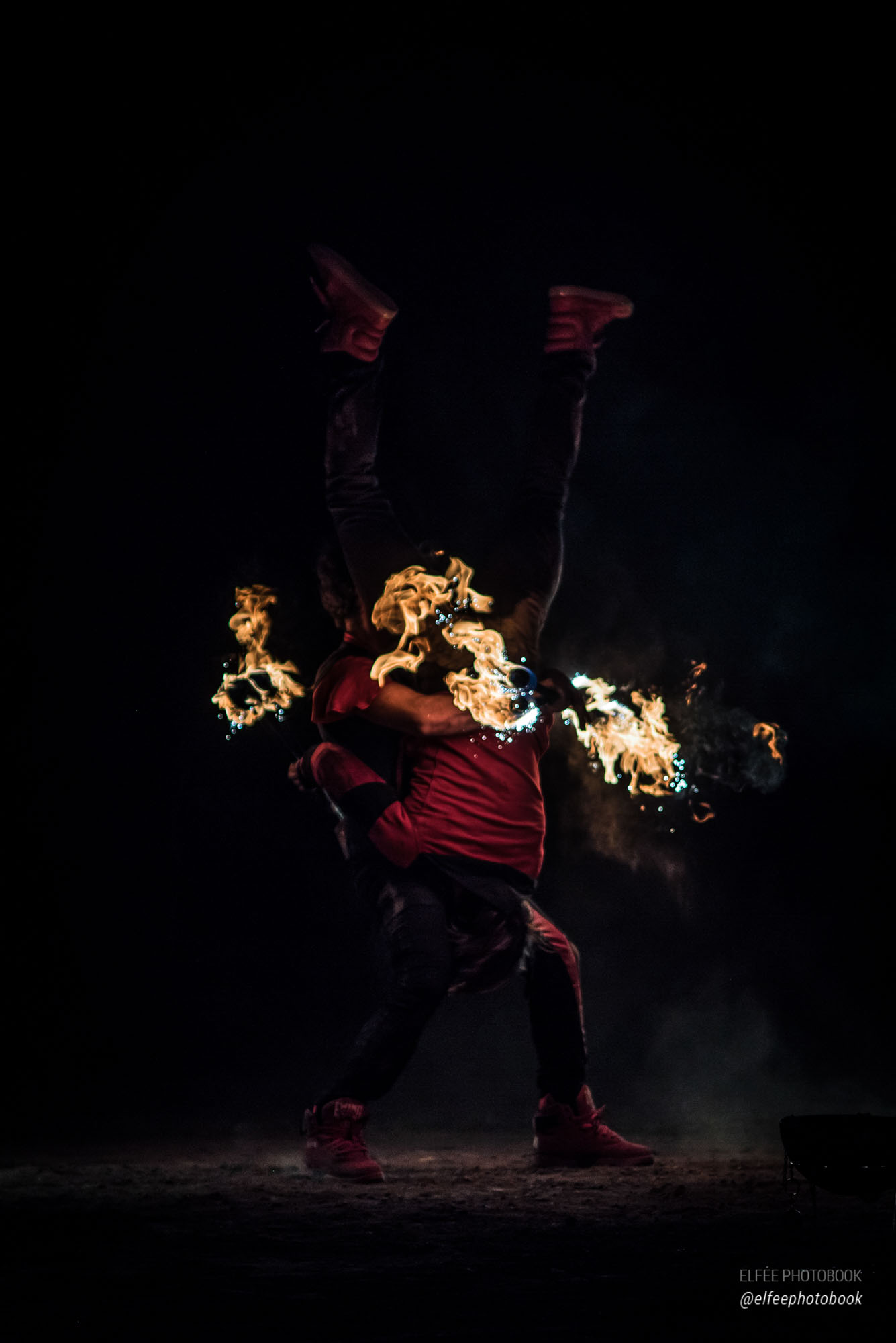 Acrobatie et jongle de feu à la Graülich Convention française