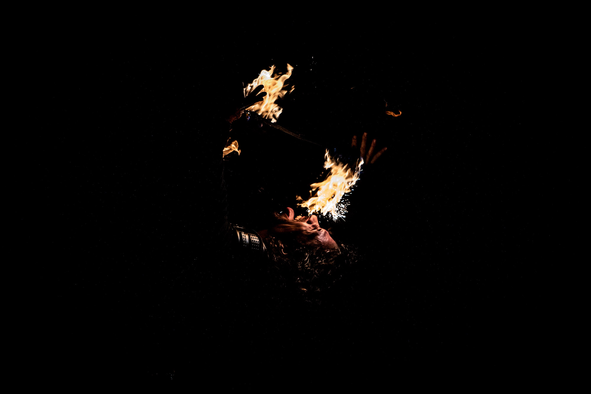portrait supercho jongleur bolas poi feu