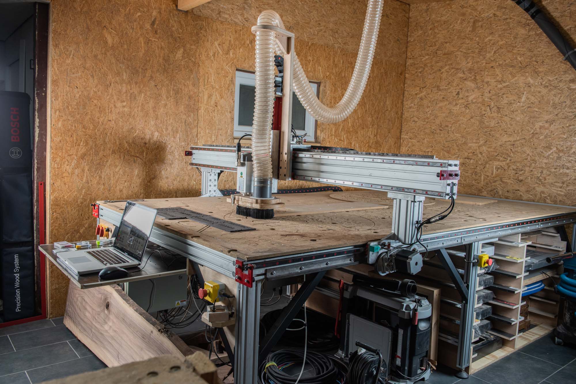 Photographe menuiserie Essonne 91 machine menuisier CNC