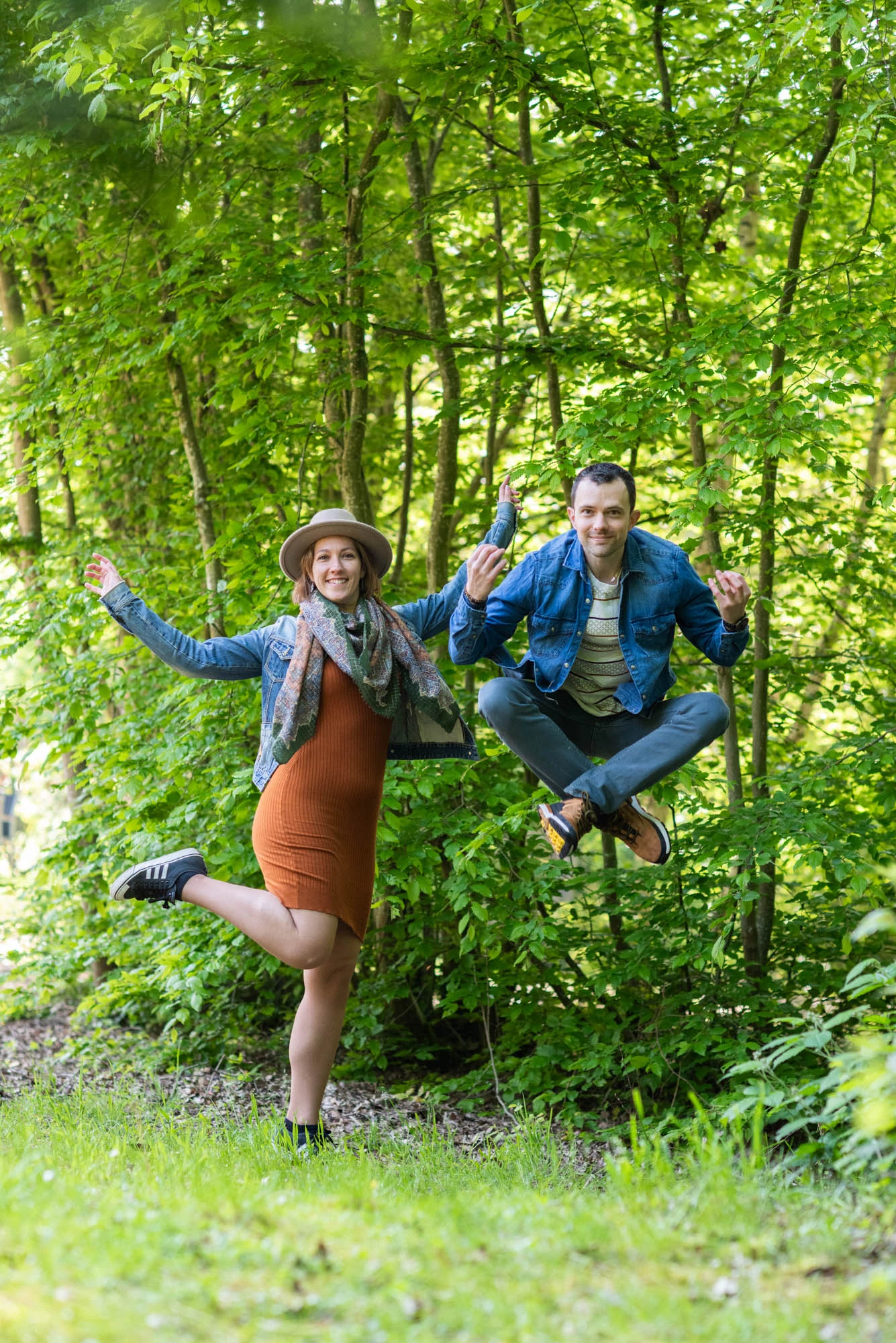 Photo de couple pour PACS en forêt